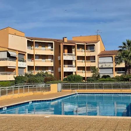 Apartment Avec Terrasse, Piscine Et Place De Parking - 6 Couchages Le Lavandou